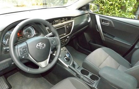 Interior Toyota Auris Touring Sport Hibrido