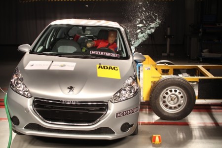 Al Peugeot 208 y al KIA Picanto no les fue muy bien en la prueba de choque de Latin NCAP