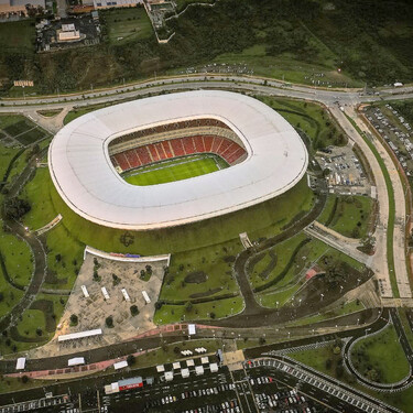 Parece un volcán cubierto de pasto, pero es el estadio mexicano que se robó miles de miradas durante el Mundial