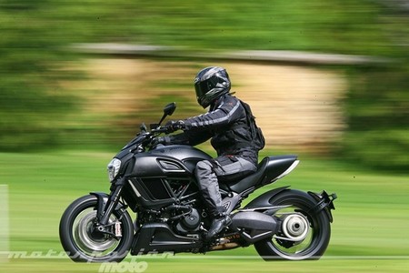 ducati-diavel-2014