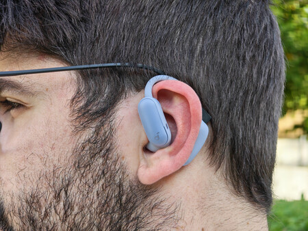 Auriculares en posición ANC Form | Imagen: Xataka