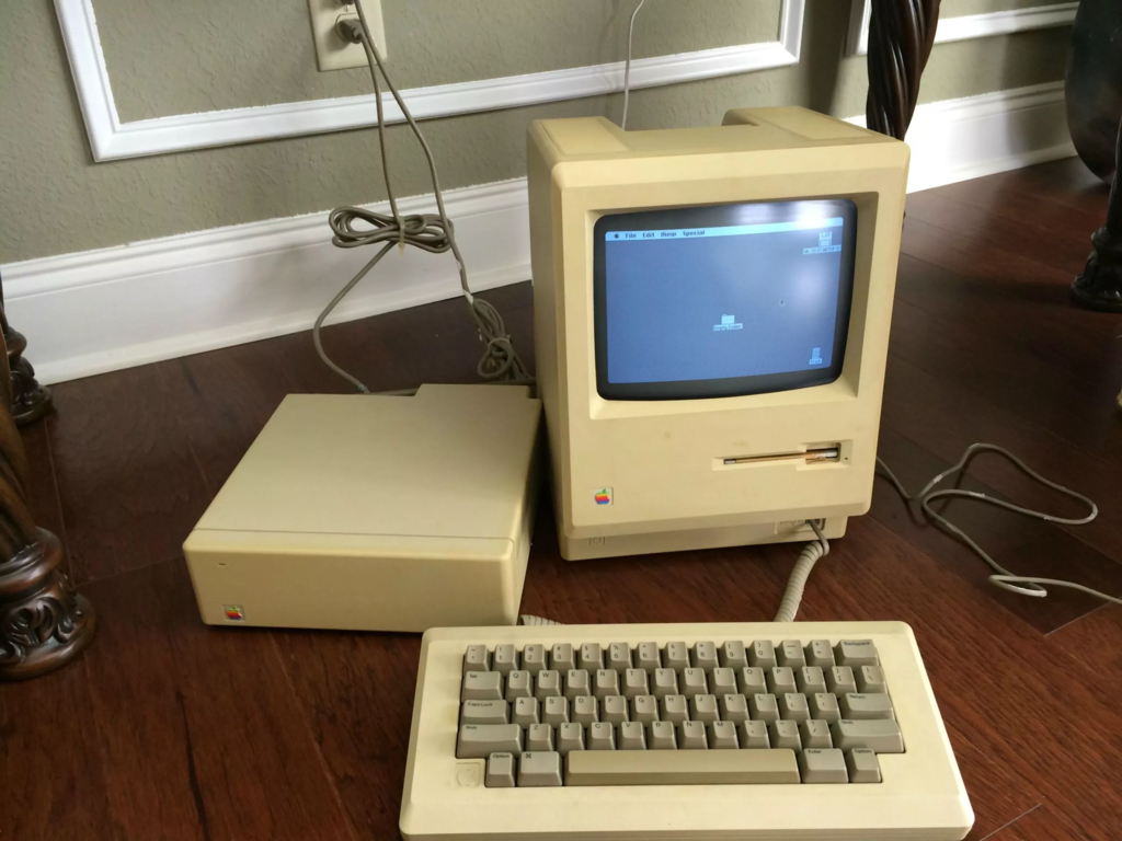 A Grad Student Discovered a Forgotten 'Fat Mac' at His Mom's House. He Plugged It in After 30 Years and Got a Big Surprise