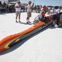Esta bestia es una de las máquinas más rápidas de la tierra, ha superado los 600 km/h y ahora busca hogar, pero es cara