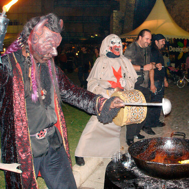 De la queimada a la unidad de quemados: una hospitalizada por los “enérgicos movimientos” del pote en las fiestas de un pueblo de el Bierzo