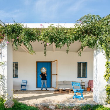 De vivienda ruinosa y abandonada a refugio contemporáneo: la rehabilitación que devuelve la vida a esta casa del desierto de Almería