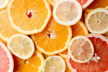 Los alimentos con más agua que puedes consumir esta temporada para favorecer la hidratación