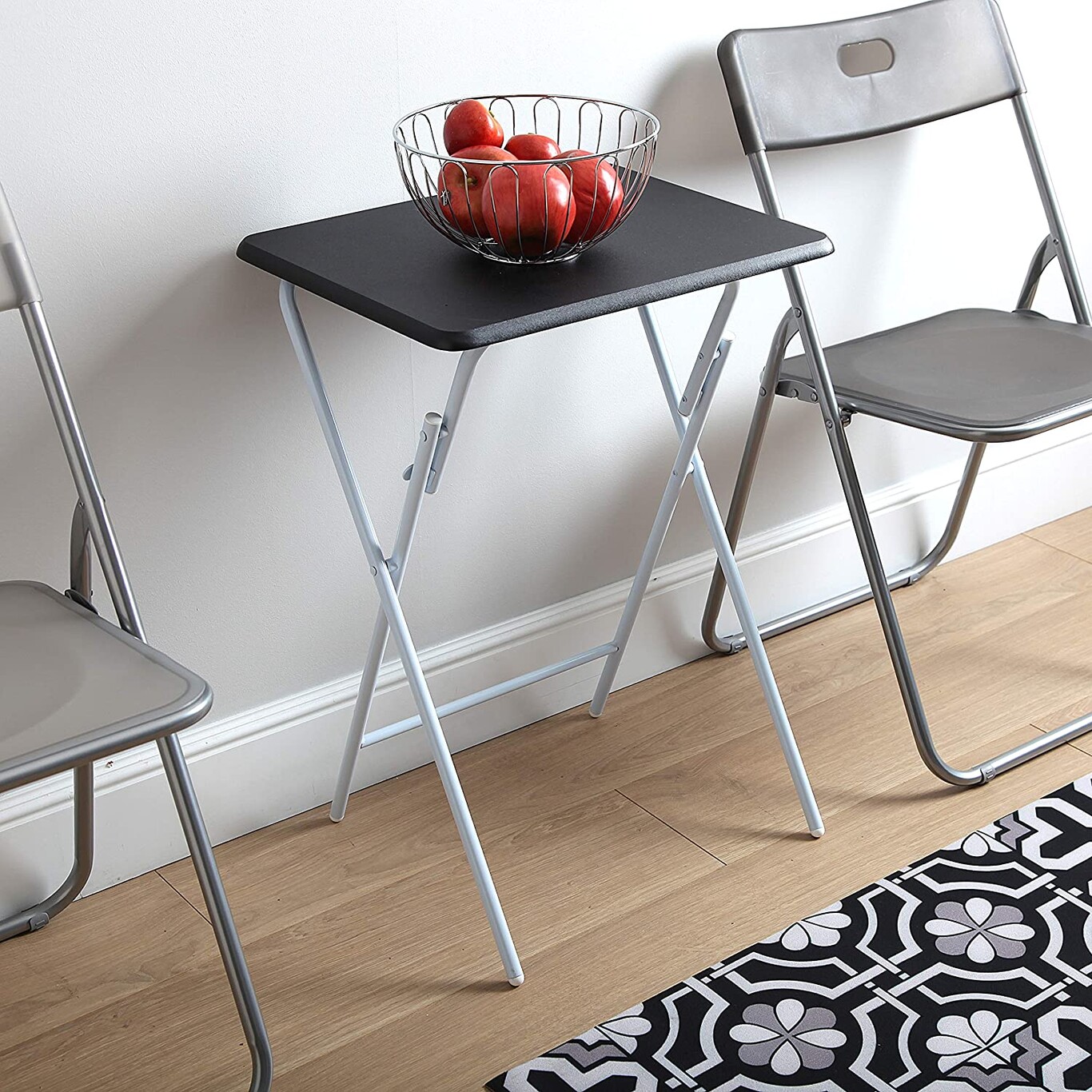 21 mesas plegables para organizar planes de todo tipo en la terraza, en