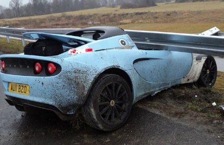 Dolorpasión™: Un Lotus Elise Club Racer saluda al quitamiedos