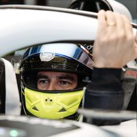 Sergio Pérez acaba de volver a la F1 y ya se ha peleado con su gran enemigo: el que le quitó el sitio en Red Bull