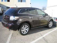 Mazda CX-7, fotos tomadas en un concesionario