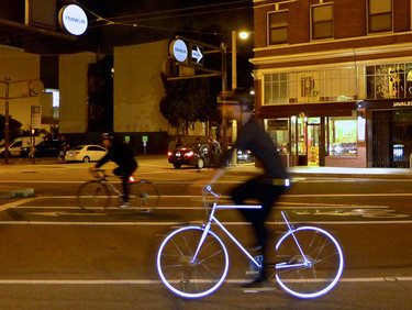 Lumen, la bicicleta retrorreflectante que no pierde el estilo de noche