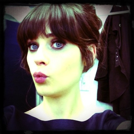 Russell Brand, querido ¿tenemos o no tenemos tomate con Zooey Deschanel?