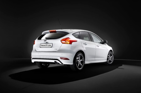 Fordst Line 2016 Focus 3 4 Back