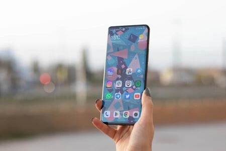 Xiaomi 13 Pro は素晴らしい製品で、最新のセキュリティ パッチが適用されます。ザタカからの画像。