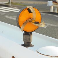 Japón vive en el 2050: Han puesto limpiaparabrisas a las señales de tráfico para que se limpien solas