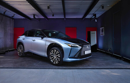 Lexus Rz 450e bitono