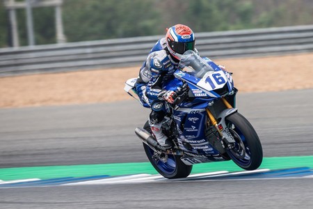 Jules Cruzel gana en Supersport sobre Randy Krummenacher en una acalorada última vuelta en Tailandia