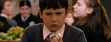 En Harry Potter y la Piedra Filosofal, Neville recibe la Recordadora y no sabe qué ha olvidado, pero hay una gran pista si miras a los alumnos de Hogwarts