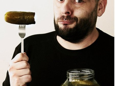 Cebolletas y pepinillos, un aperitivo saludable