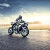 La Kawasaki Ninja H2R se retoca muy sutilmente por fuera para los mismos 314 CV de poderío sobrealimentado