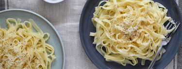 Un italiano montaría el pollo, pero esta receta de pasta es fácil, barata y no envidia a los clásicos carbonara 