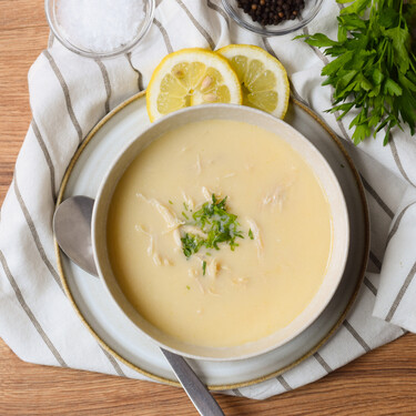 Avgolemono, receta fácil de la cremosa y reconfortante sopa griega 