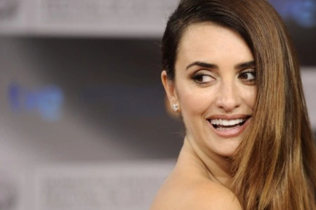 Penélope Cruz se convierte en la mujer de rojo en el Festival de Cine de San Sebastián