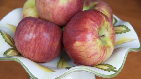 Si quieres que una fruta madure, guárdala junto una manzana