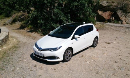 Probamos el Toyota Auris 2015 hybrid: conducción y motorización