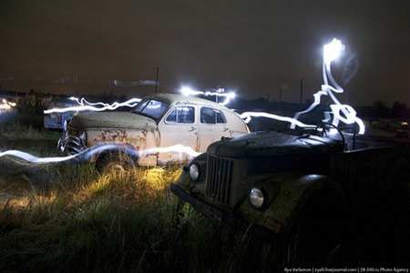 Más fotos nocturnas en un cementerio: ahora en Rusia