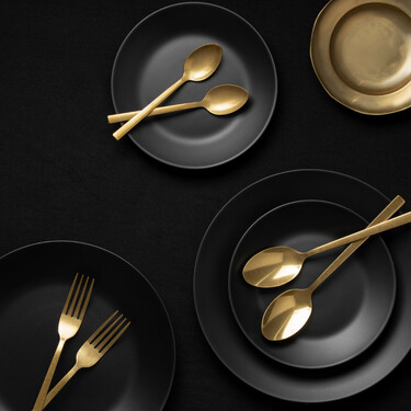 Ikea pone el toque distintivo en la mesa esta Navidad con una cubertería dorada muy asequible