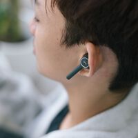 Patricio Ochoa, experto en longevidad: "Usar auriculares Bluetooth es lo más normal, pero es como ponerte un microondas en la cabeza" 