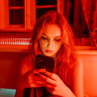 Qué es el 'sadfishing' y por qué es un riesgo para la salud mental de los adolescentes