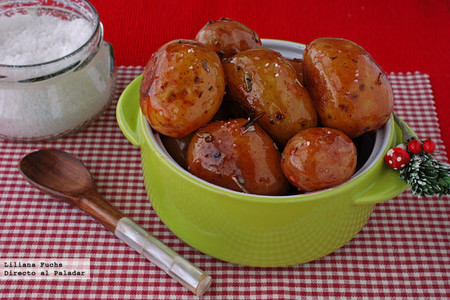 Patatas de guarnición caramelizadas a la naranja y vino tinto. Receta de Navidad