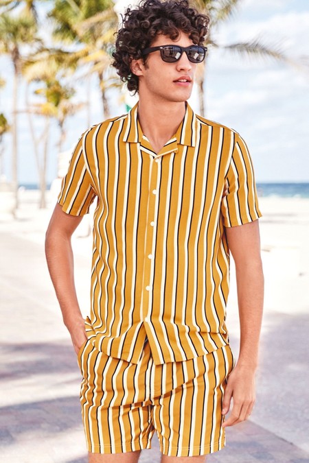 Retro, coloridas y cool: así son las camisas de Lefties que no querrás dejar de usar
