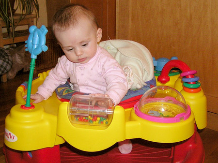 La foto de tu bebé en noviembre: tu bebé jugando