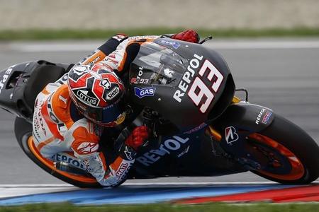 Cómo meter miedo a tus rivales: Marc Márquez, récord y mejor tiempo con la Honda 2015