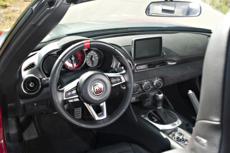 Abarth 124 spider interior