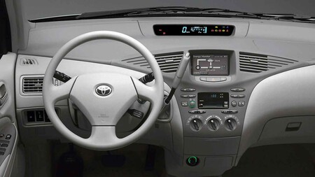 Toyota Prius con sistema multimedia de pantalla táctil y cassette