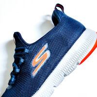 Skechers liquida las zapatillas más cómodas para no aprar en todo el día a un precio d