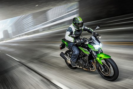 La Kawasaki Z400 se estrena como la naked del carnet A2 a batir con 44 CV y todo el espíritu Sugomi