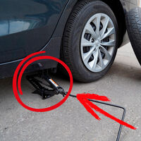 Muchos creen saberlo, pero esta es la forma correcta de poner un gato para cambiar una llanta, sin poner en riesgo el carro ni tu vida