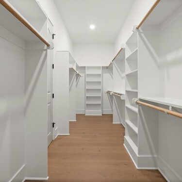 Comprar en Ikea no siempre es más barato: por qué muchos arquitectos prefieren un armario a medida