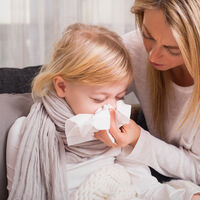 El nuevo permiso de ocho semanas hasta que tu hijo cumpla ocho años es necesario porque los niños enferman y precisan cuidados, pero ¿es suficiente?