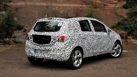 Opel Corsa E camuflado