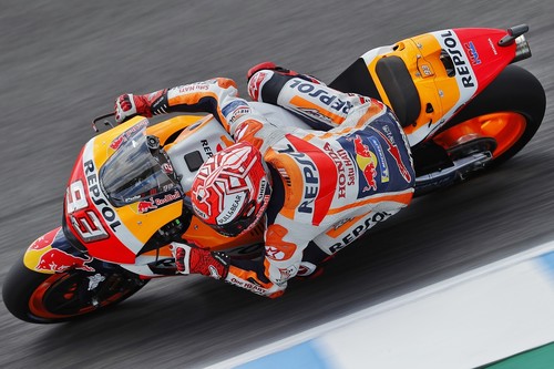 Marc Márquez triunfa en Jerez y se destaca como líder de MotoGP tras la caída múltiple de los favoritos