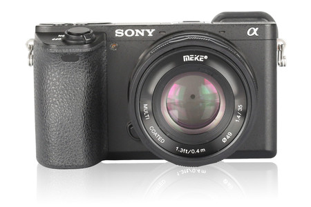 Meike 35mm F1.4 MF: Un nuevo objetivo económico y luminoso para sistemas APS-C