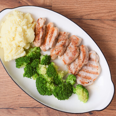 Solomillo de cerdo a la plancha, la receta ideal para una cena rápida, lista en 15 minutos