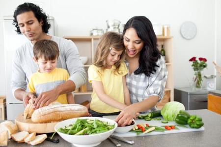 Consejos de nutrición para mantener la obesidad a raya (dentro y fuera de casa)