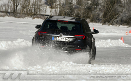 "Levantando nieve en Austria": La foto de la semana